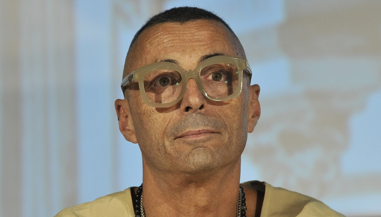 spiava la sua vita privata