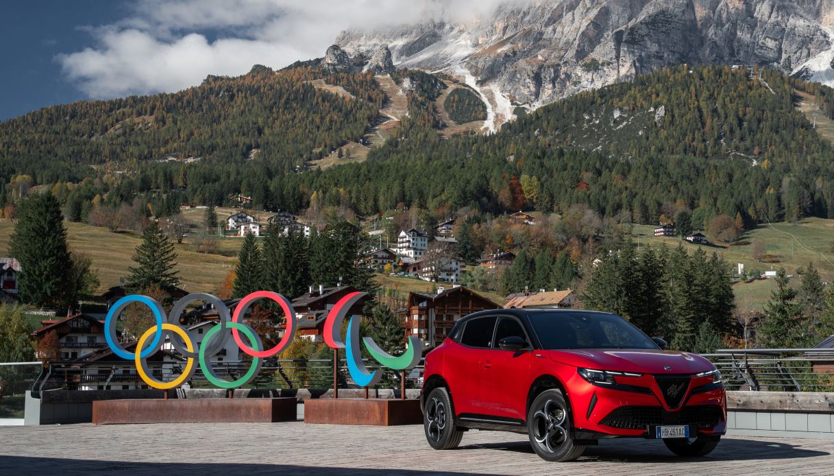 Alfa Romeo Junior, presentato il nuovo allestimento Milano Cortina 2026