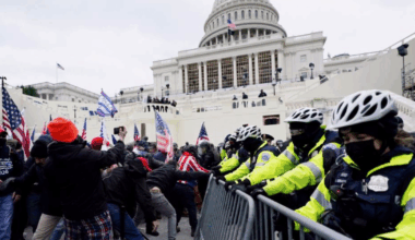 dimissioni dei vertici dopo il documentario manipolato su Trump