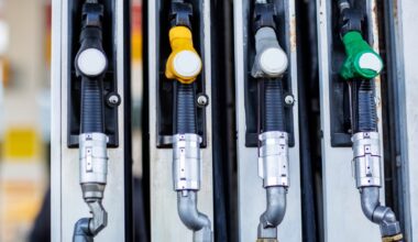 Aumento prezzi benzina e gasolio, nuovi rincari ai distributori italiani