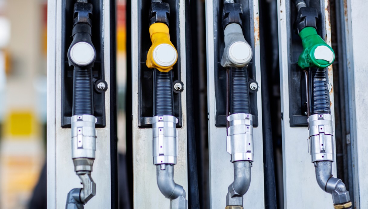 Aumento prezzi benzina e gasolio, nuovi rincari ai distributori italiani