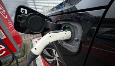 Obbligo di ricarica per le auto ibride plug-in, cosa vuole dire