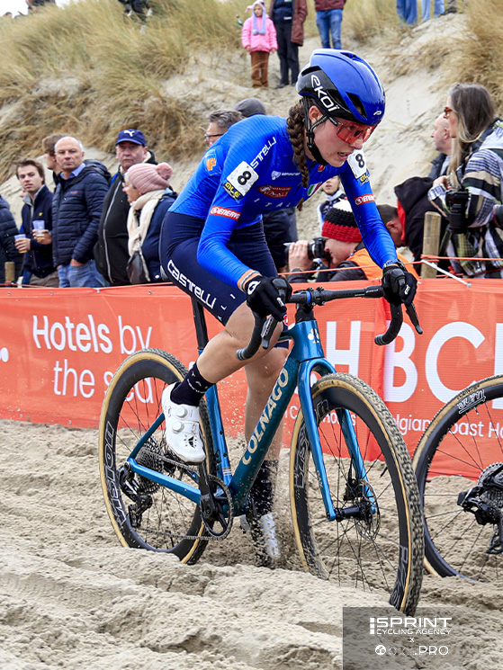 Sulla sabbia la Azzetti ha potuto far emergere tutta la sua abilità tecnica, recuperando posizioni