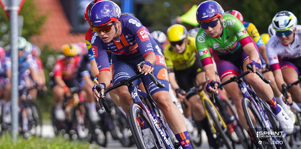 Nel finale del 2025, Rachele si è alternata con Jastrab come velocista leader