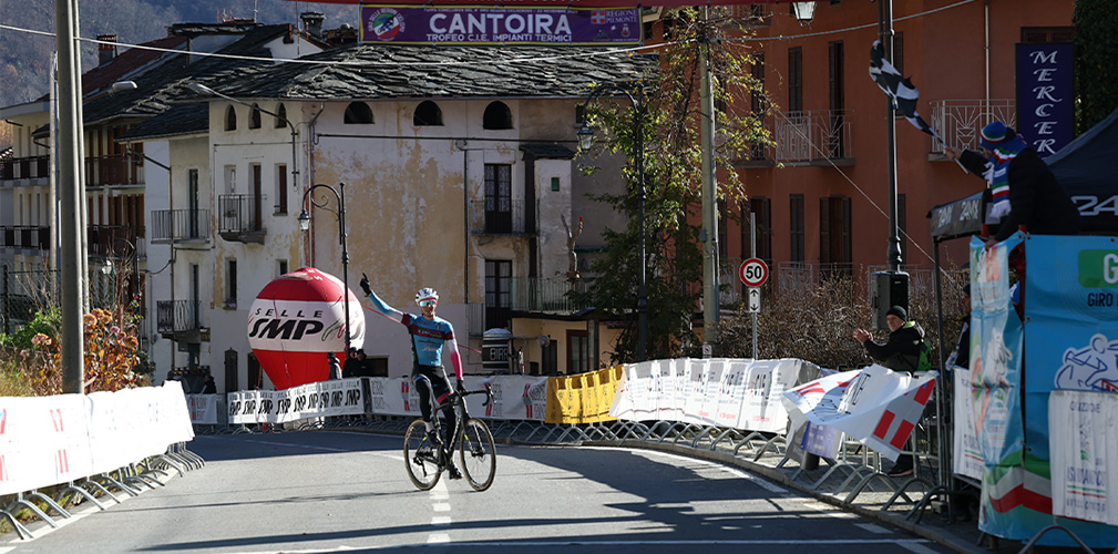 L'arrivo di Cafueri a Cantoira, una vittoria non sufficiente per fargli vincere il Giro delle Regioni