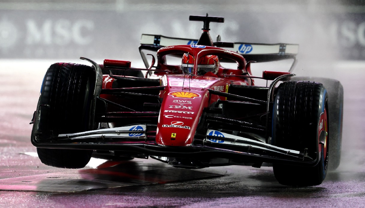 Ferrari ultima con Hamilton, Leclerc nono