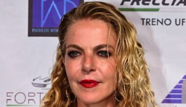 Claudia Gerini contro Samira Lui: “Una ragazza tutta nuda che gira una letterina”