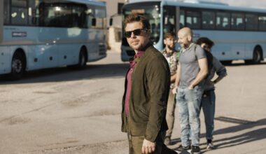 Ascolti TV | Domenica 9 Novembre 2025. Màkari chiude al 18.8% vs La Notte nel Cuore 15.1%, spezzatino Fazio (3.3-6.6-10.1-7.4-5.3%)