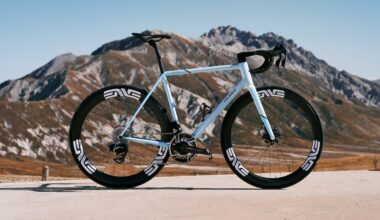 l’acciaio ritorna ufficialmente nella gamma del marchio italiano