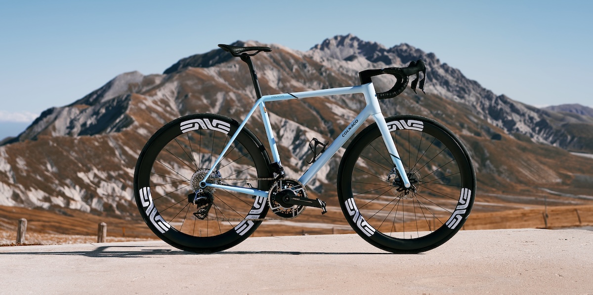 l’acciaio ritorna ufficialmente nella gamma del marchio italiano