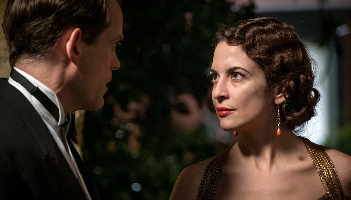 Ricciardi è sposato e aspetta un figlio. Ma una donna ritorna dal passato: anticipazioni