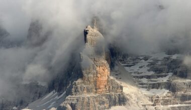Nebbia, cime tra le nubi: opportunità per il fotografo