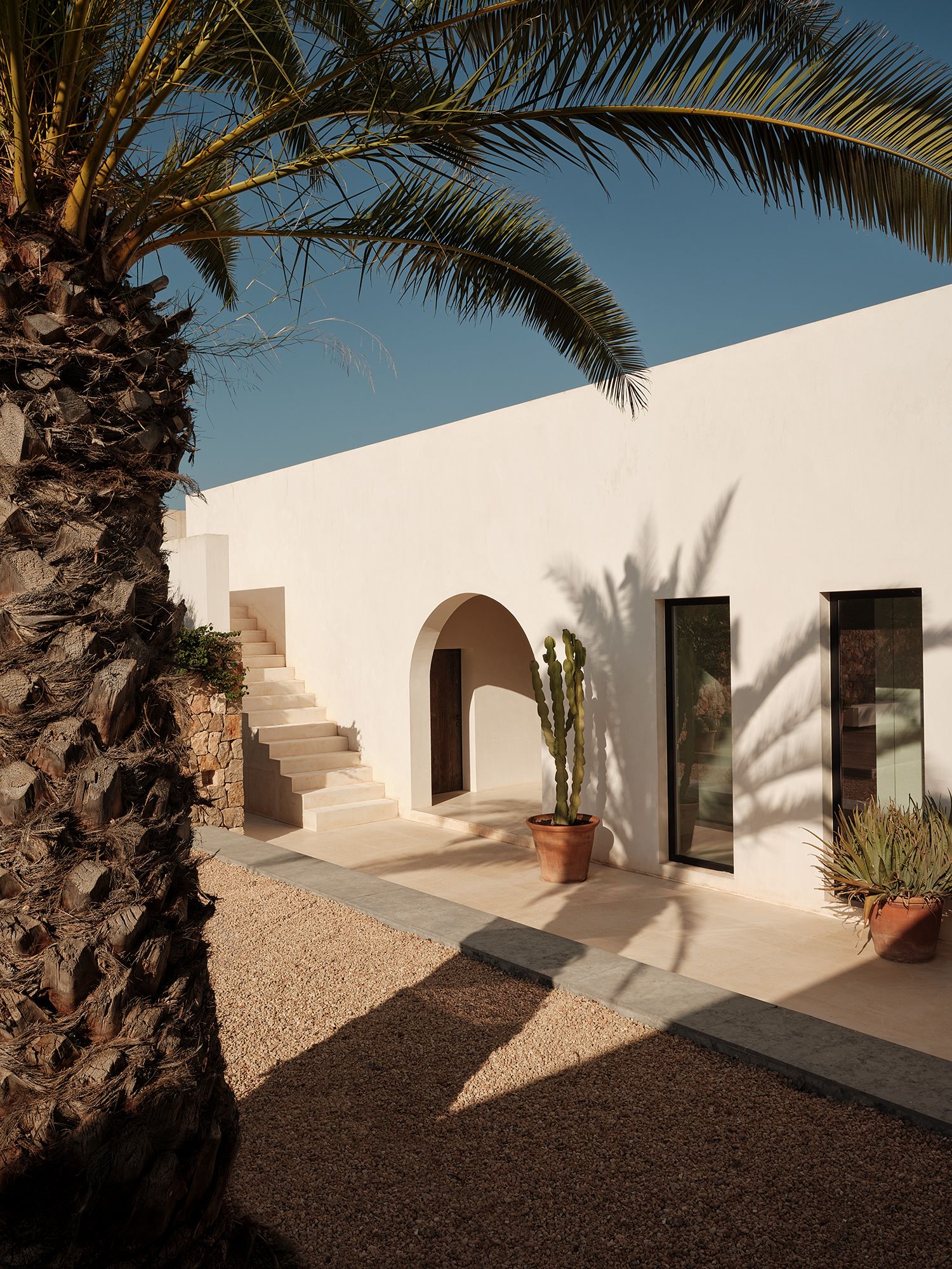 casa a ibiza esterno patio apertura ad arco scala