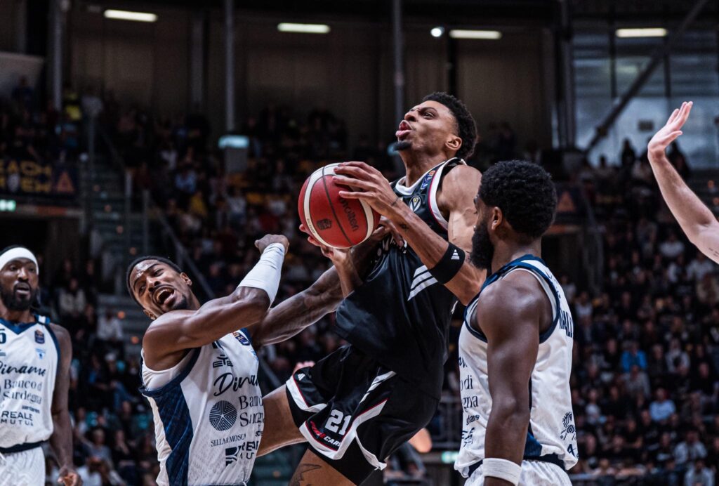 Derrick Alston JR Virtus Bologna Sassari