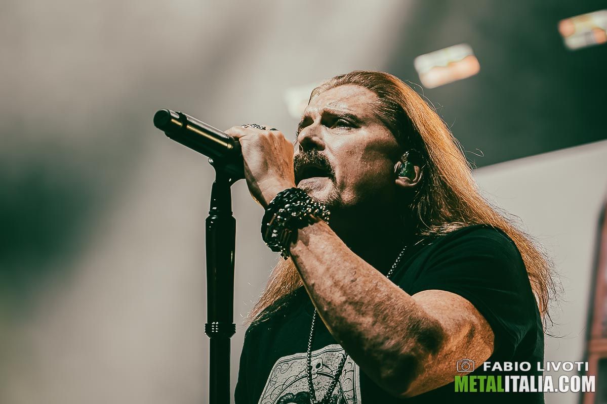 DREAM THEATER: il video di "Night Terror" dal nuovo "Quarantième: Live à Paris"