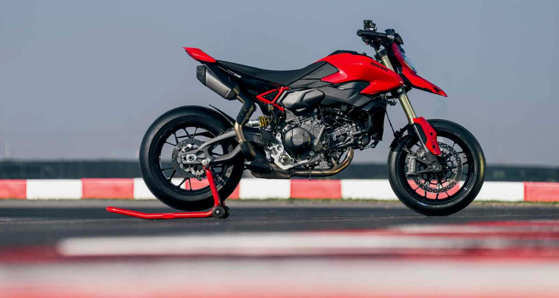 Ducati Hypermotard V2: l’icona si rinnova con più potenza, meno peso e tanta tecnologia