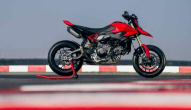 Ducati Hypermotard V2: l’icona si rinnova con più potenza, meno peso e tanta tecnologia