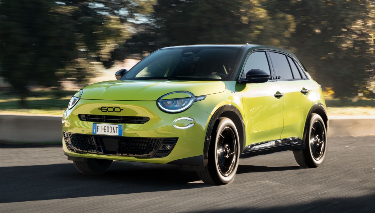 Fiat 600 e Abarth 600e, presentate le edizioni speciali Milano-Cortina 2026