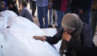 Gaza, quale tregua? Decine di morti nei raid Idf, Hamas parla di "escalation". Netanyahu: "Approvazione Usa? Non serve"