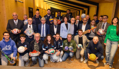 Palle e attrezzature autografate delle squadre trentine entrano nella collezione del Museo storico