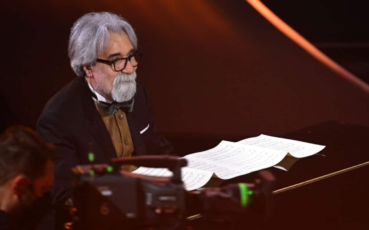 È morto Peppe Vessicchio: addio al maestro di Sanremo, simbolo della musica italiana