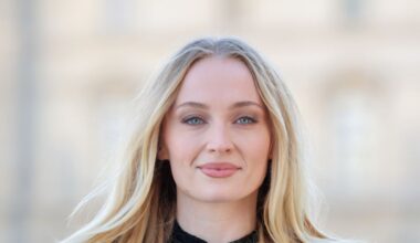 Chris Martin e Sophie Turner, innamorati a Londra: guida alla nuova coppia di più chiacchierata del momento