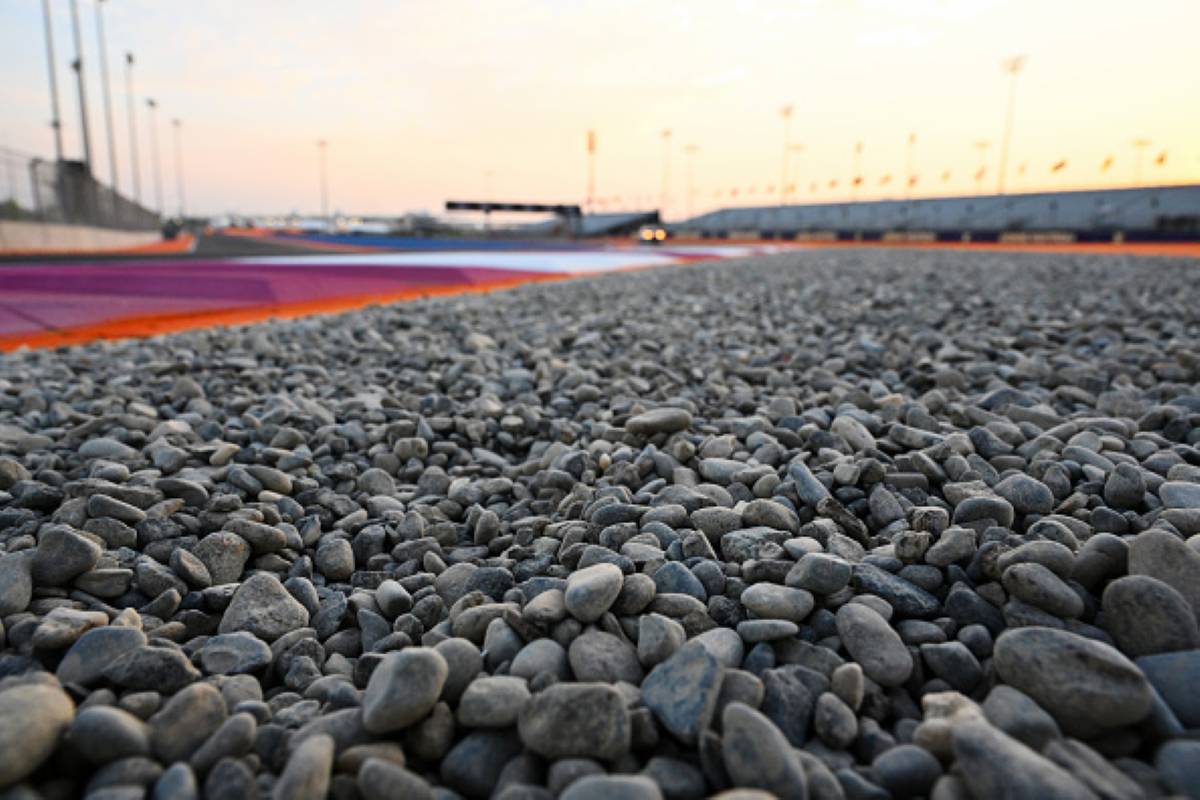 F1 GP Qatar 2025, Lusail: la ghiaia nelle vie di fuga del circuito di Lusail - Foto: Getty Images
