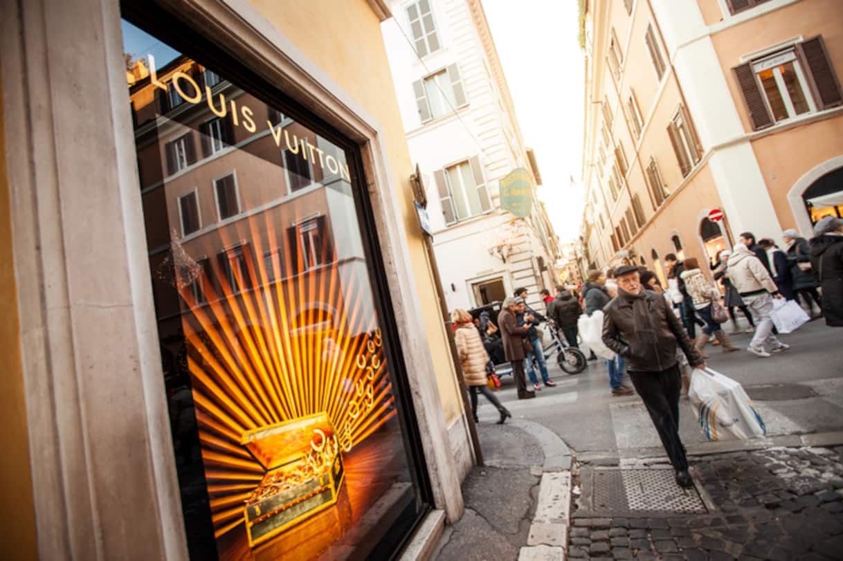 Louis Vuitton, furto in un magazzino nel centro di Roma