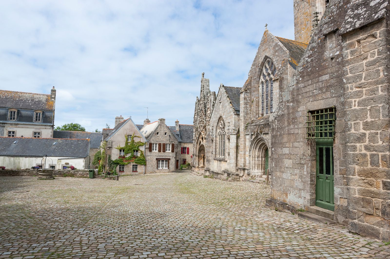 pontcroix villaggio francese bretagna Best Tourism Villages 2025 ONU spianata chiesa NotreDame de Roscudon