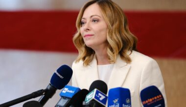 RC Auto, è ufficiale l'aumento Meloni: questi italiani saranno totalmente spogliati dalla tassa | Forse era meglio andare a cavallo