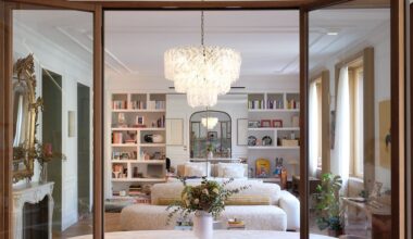 Questo appartamento a Milano è un gioiello Liberty di una giovane coppia franco-svizzera