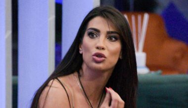 Grande Fratello, i regali dell’ex fidanzato di Rasha. La sorella sbotta: “Non posso più tacere”