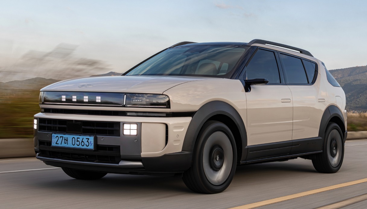 Hyundai NEXO, il SUV a idrogeno da 800 km di autonomia: rifornimento in pochi minuti