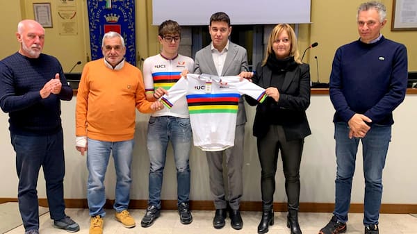 la città celebra i campioni di ciclismo della Bustese Olonia MALPENSA24