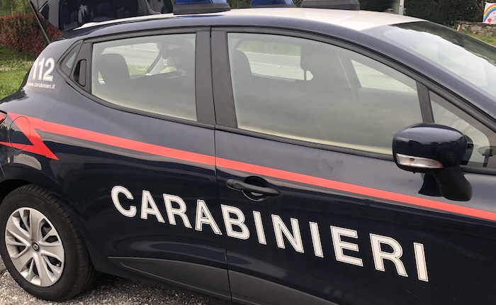 fermato il marito dai carabinieri