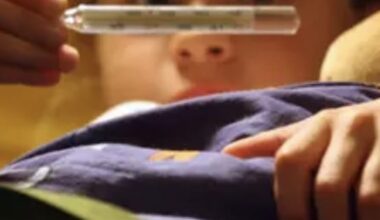 Si lamenta del mal di gola con la madre, poi cade a terra e muore a 11 anni