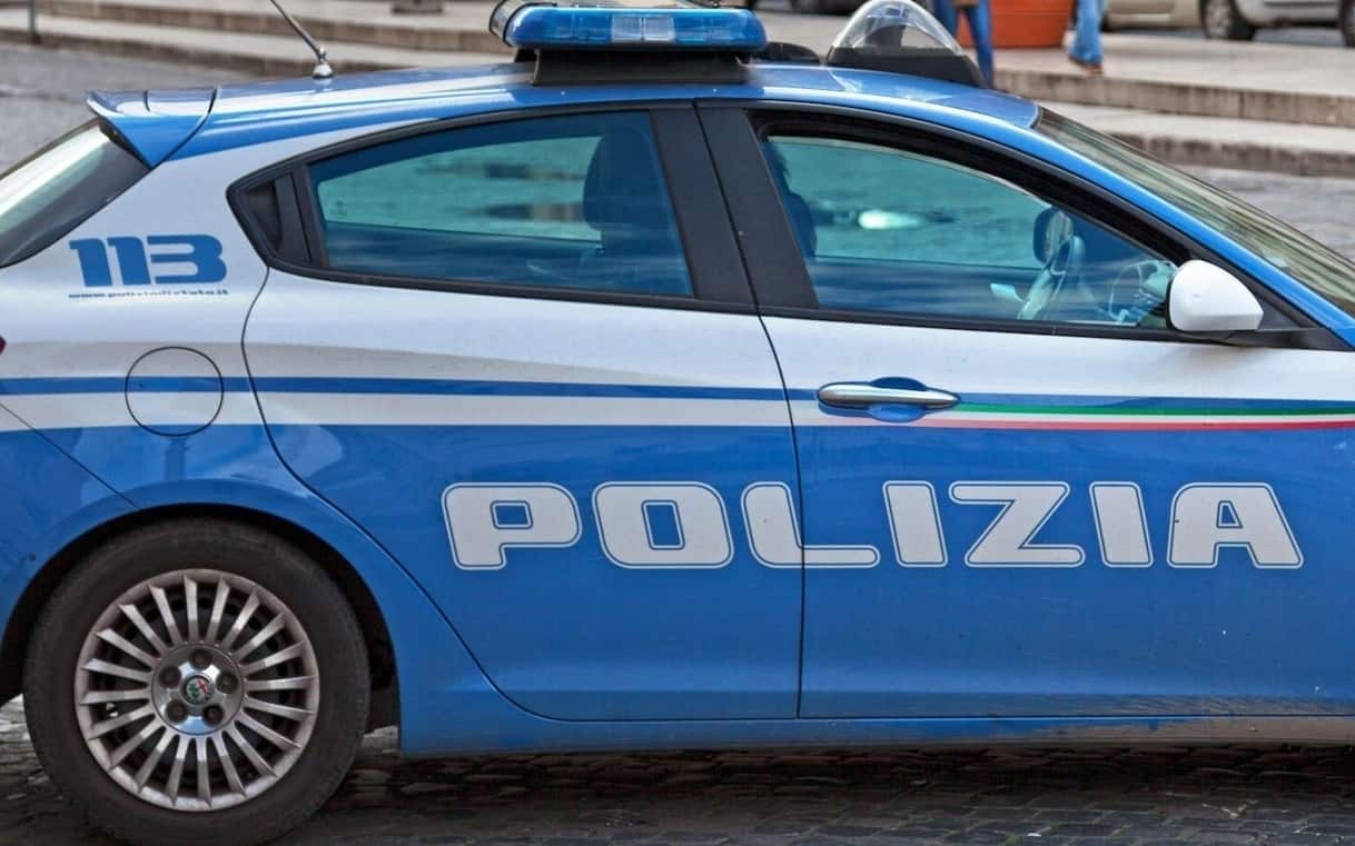 Poliziotto muore nel Napoletano in un incidente, ferito il collega - Sky TG24