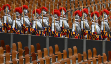 Vaticano, Guardia svizzera indagata per antisemitismo: presunti insulti ad ebrei