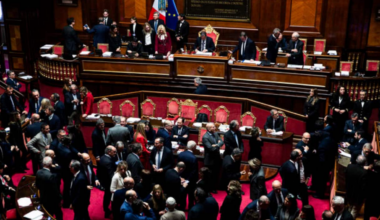 La maggioranza riscrive la manovra. Spunta anche un condono