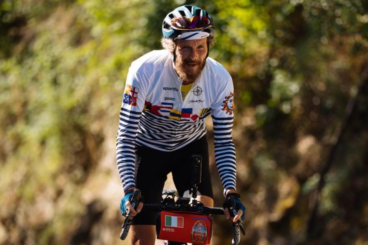 il suo tour 2026 sarà in bicicletta