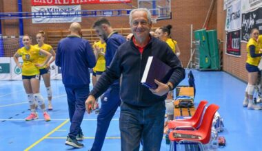 Pallavolo B1F GirA – Julio Velasco tra gli spettatori di Volpiano-Alessandria (foto di Giovanni Manavella) – iVolley Magazine