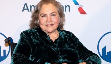 Kathleen Turner in sedia a rotello, il dramma dell'attrice sex symbol di Brivido Caldo
