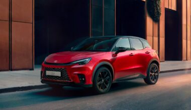 Lexus lancia la LBX Vibrant Edition, serie speciale dal look accattivante