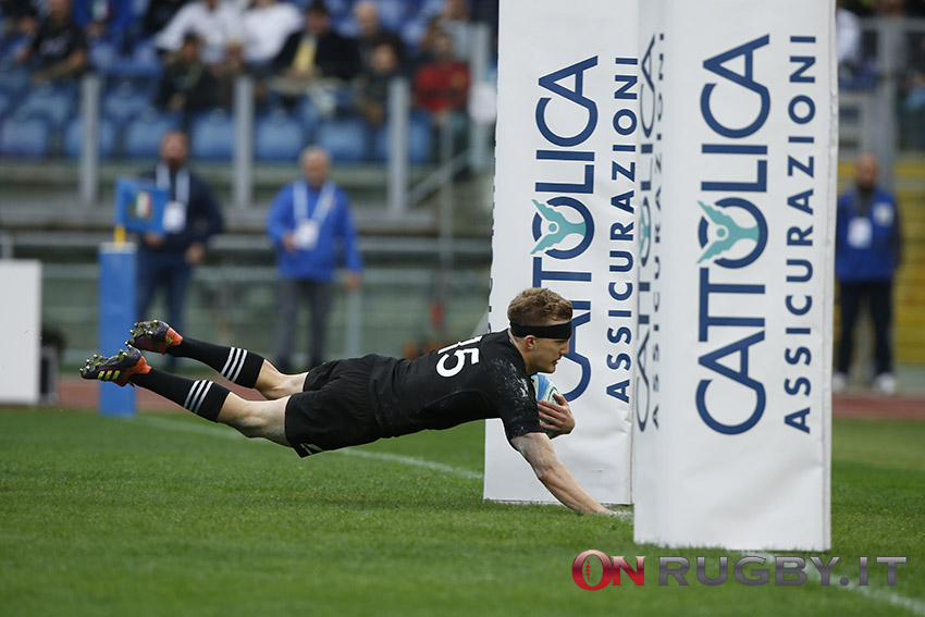 All Blacks: Damian McKenzie lascia la Nuova Zelanda