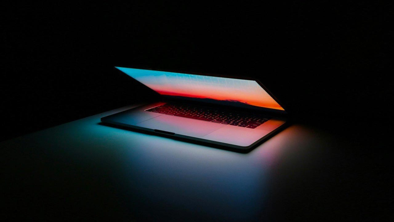 Il nuovo entry-level della gamma MacBook sta arrivando: chip A18 Pro e tastiera senza retroilluminazione - Hardware Upgrade