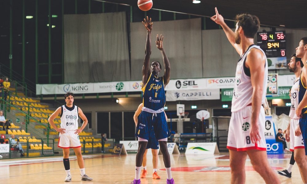 Maodo Mane al tiro libero n in Herons Montecatini Foppiani Fulgor Fidenza 4a giornata Serie B nazionale basket 2025 2026