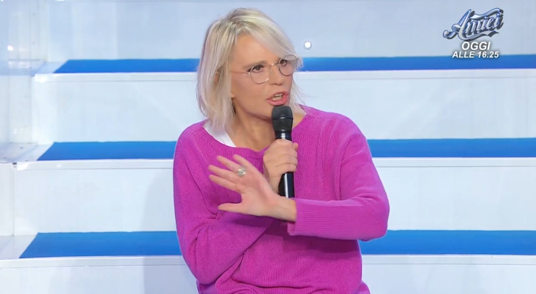 Uomini e Donne, Maria De Filippi contro gli over Rocco e Cinzia: "Non vi metterò più al centro"