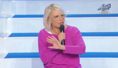 Uomini e Donne, Maria De Filippi contro gli over Rocco e Cinzia: "Non vi metterò più al centro"