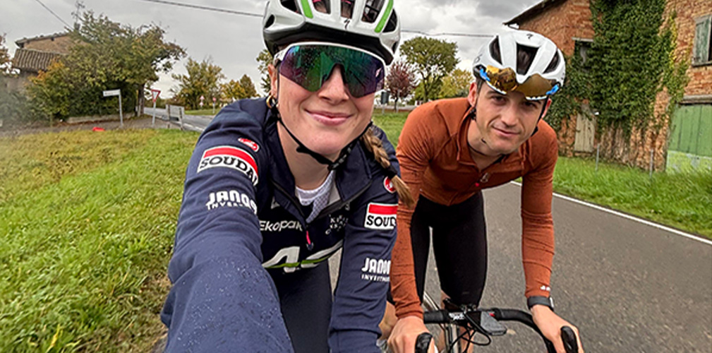 Gaia esce spesso col fratello Simone, che ha corso fino da junior. Nel 2026 lei cerca il rilancio nella Picnic PostNL