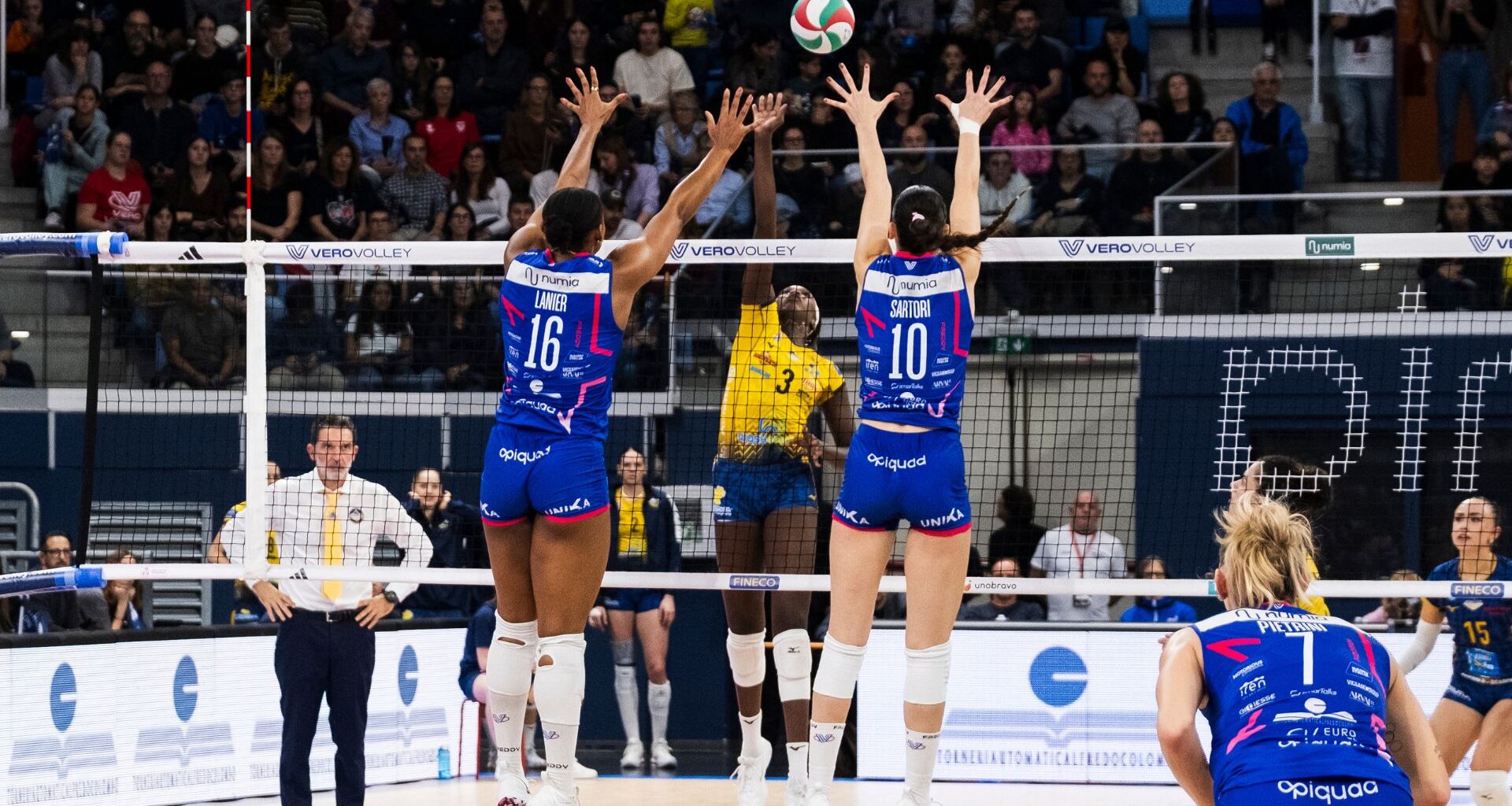 La Numia Vero Volley Milano sfida Firenze nel turno infrasettimanale dell'Allianz Cloud